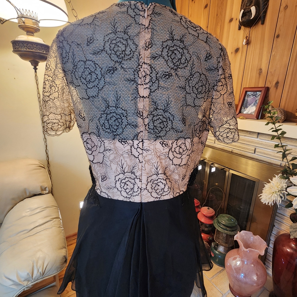 Marchesa Notte | Stunning Black Lace & Silk Tiered Mini - Size 14 - Picture 6 of 8